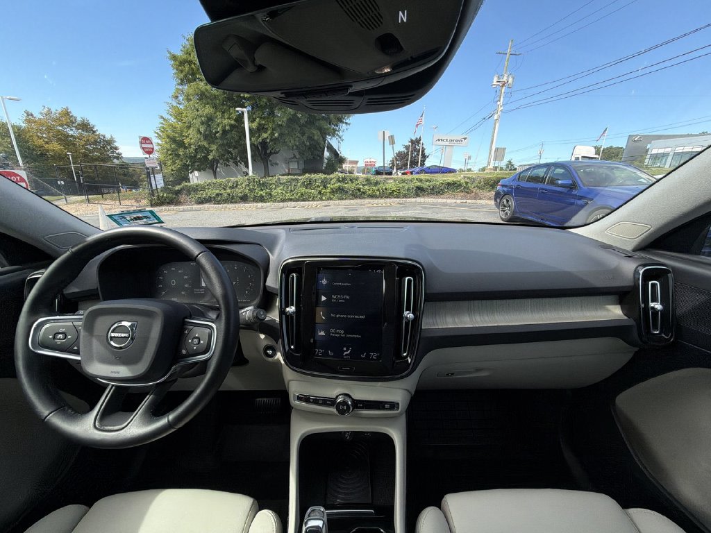 Thumbnail: 2019 Volvo XC40 - 2