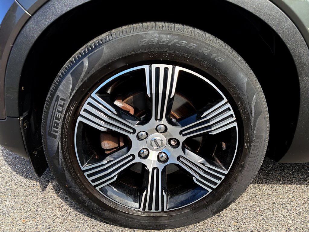Thumbnail: 2019 Volvo XC40 - 8