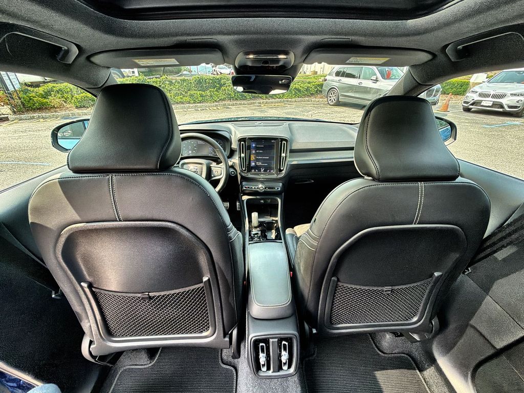 Thumbnail: 2021 Volvo XC40 - 13