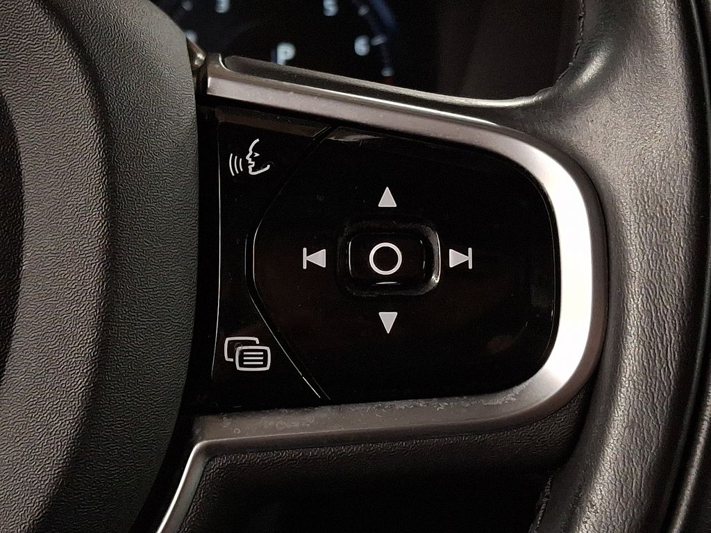 Thumbnail: 2020 Volvo XC90 - 21