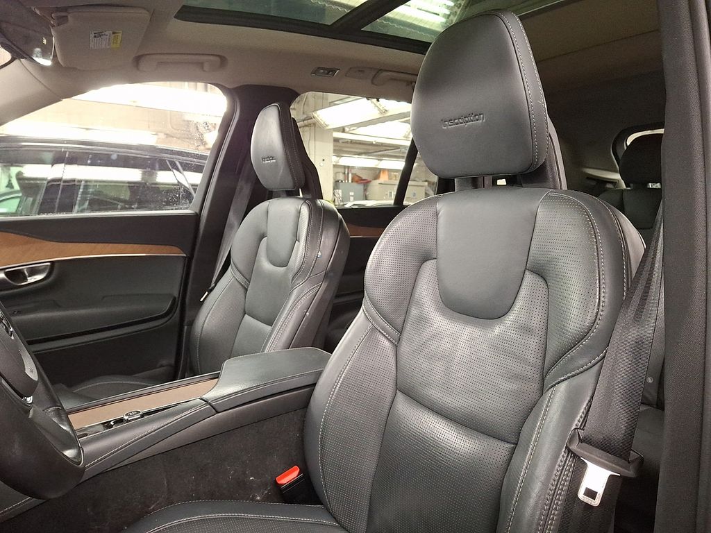 Thumbnail: 2020 Volvo XC90 - 16