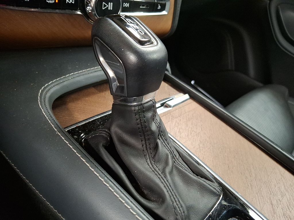 Thumbnail: 2020 Volvo XC90 - 9