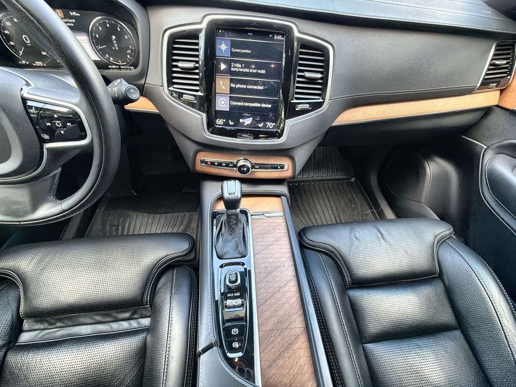 Thumbnail: 2019 Volvo XC90 - 14