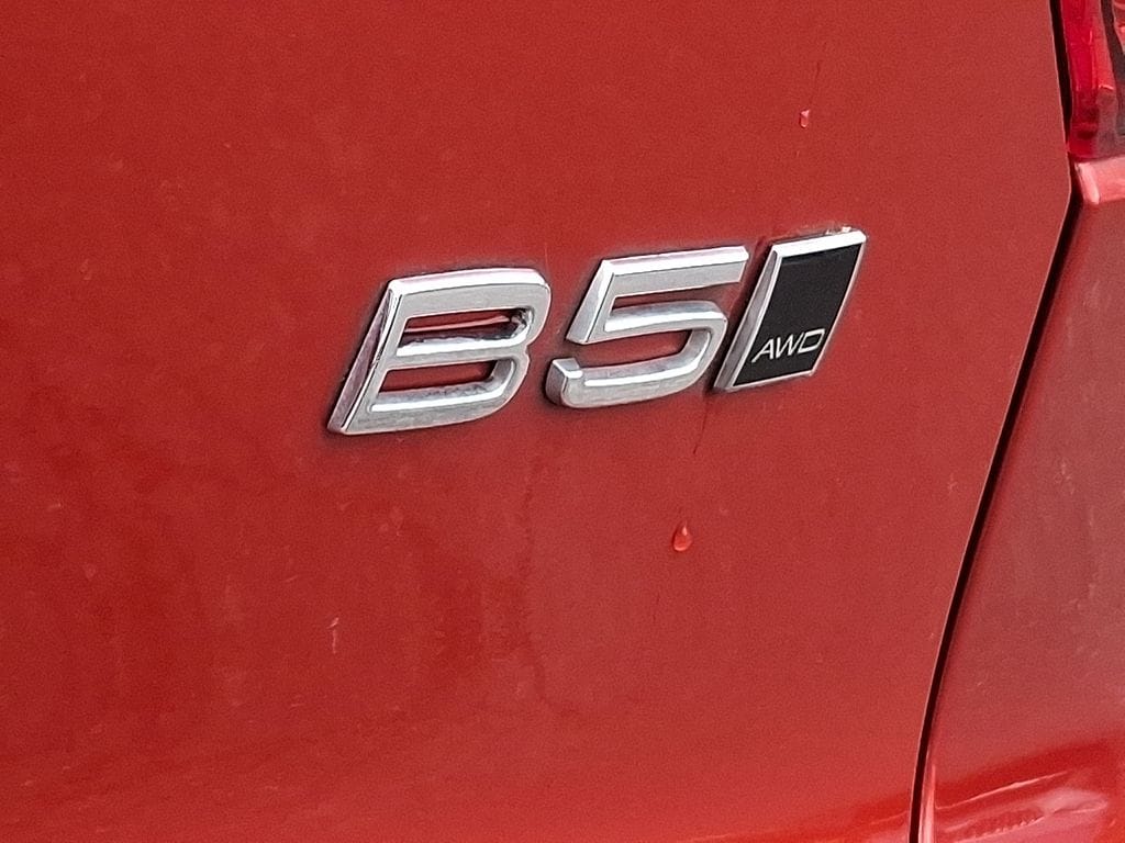 Thumbnail: 2023 Volvo XC40 - 4