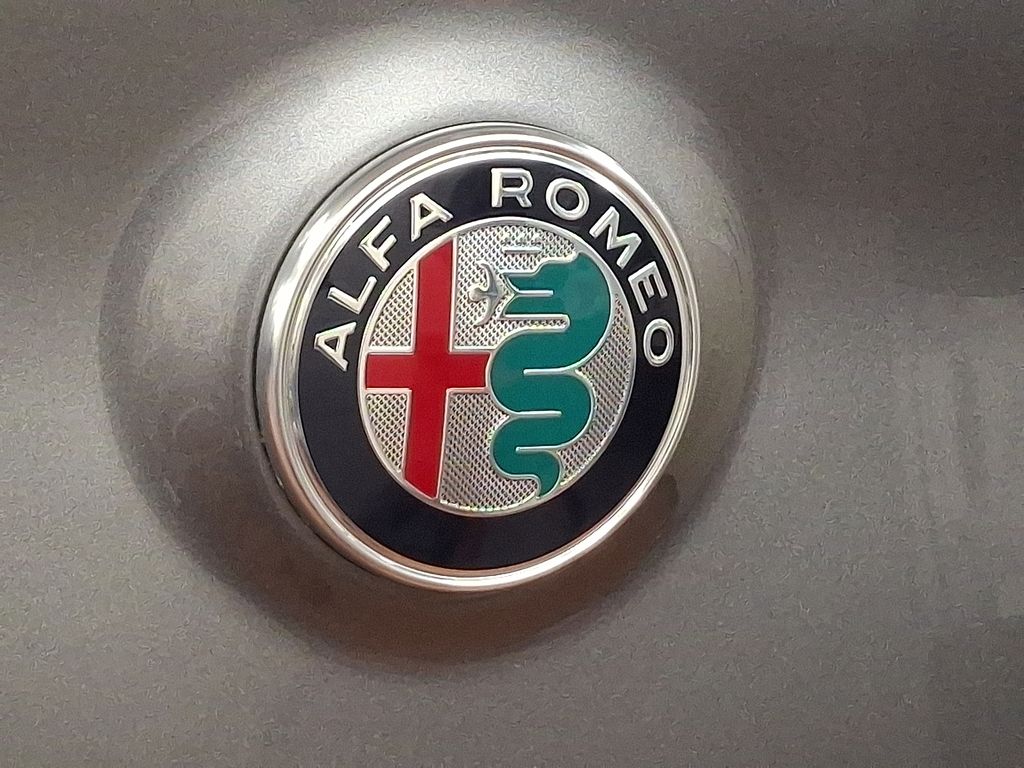 Thumbnail: 2018 Alfa Romeo Stelvio - 5
