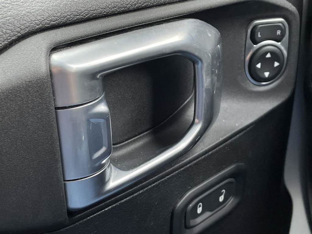 Thumbnail: 2022 Jeep Wrangler - 17