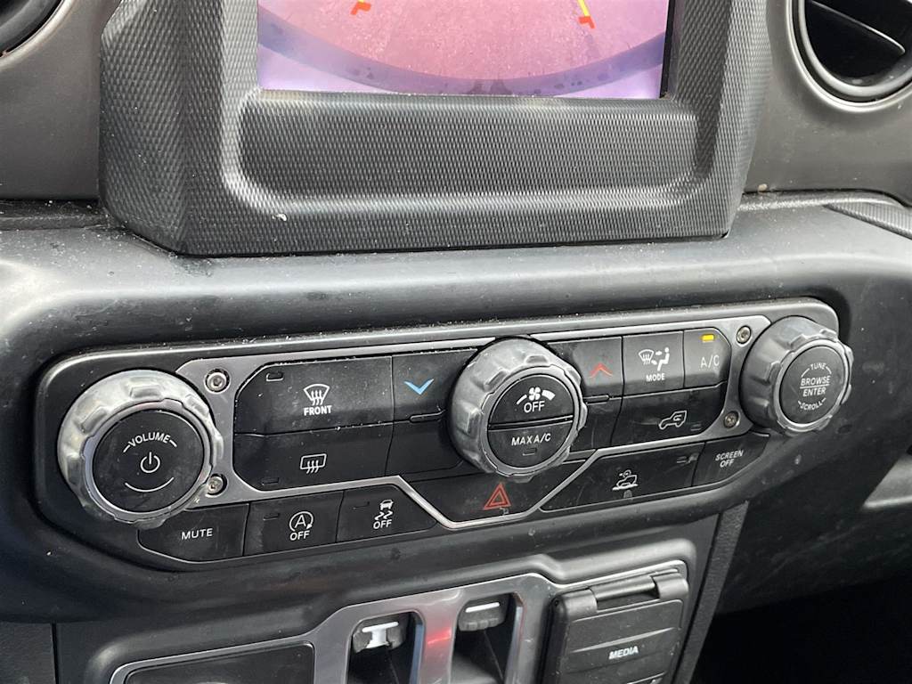 Thumbnail: 2022 Jeep Wrangler - 15