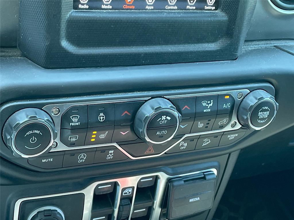 Thumbnail: 2020 Jeep Wrangler - 18
