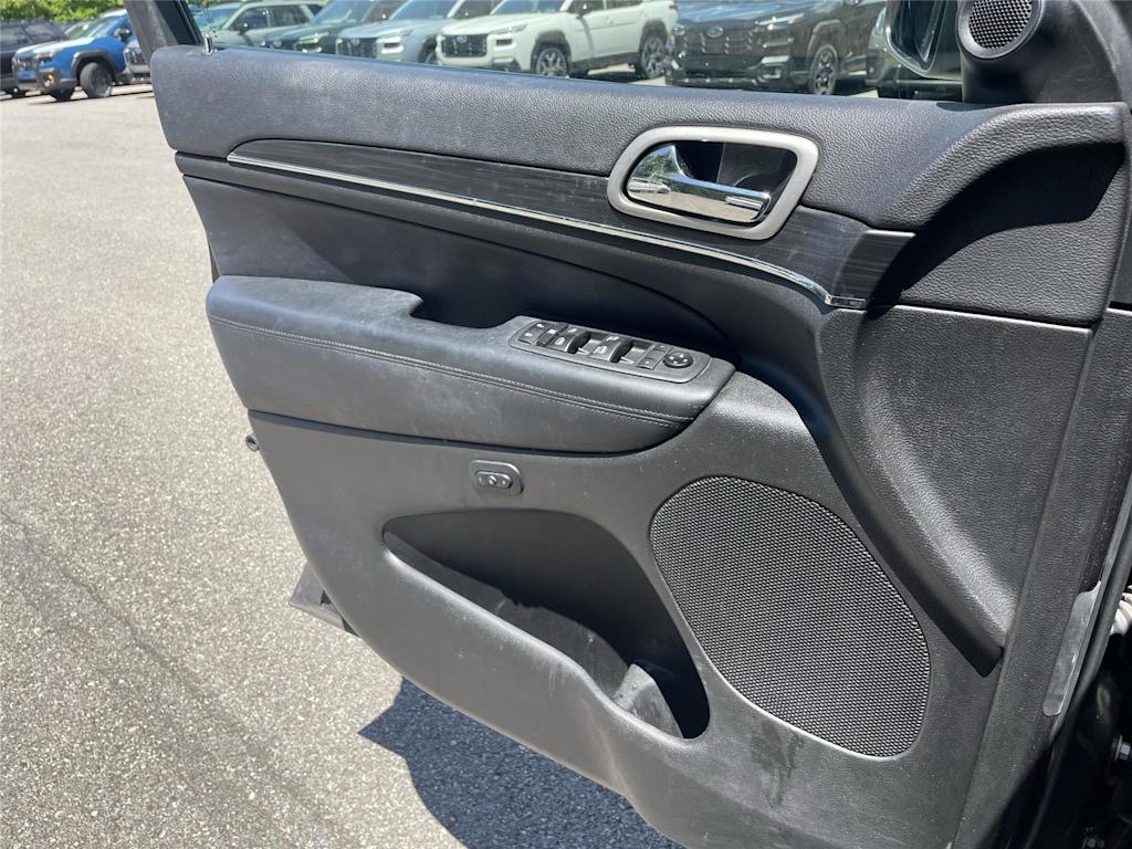 Thumbnail: 2020 Jeep Grand Cherokee - 20