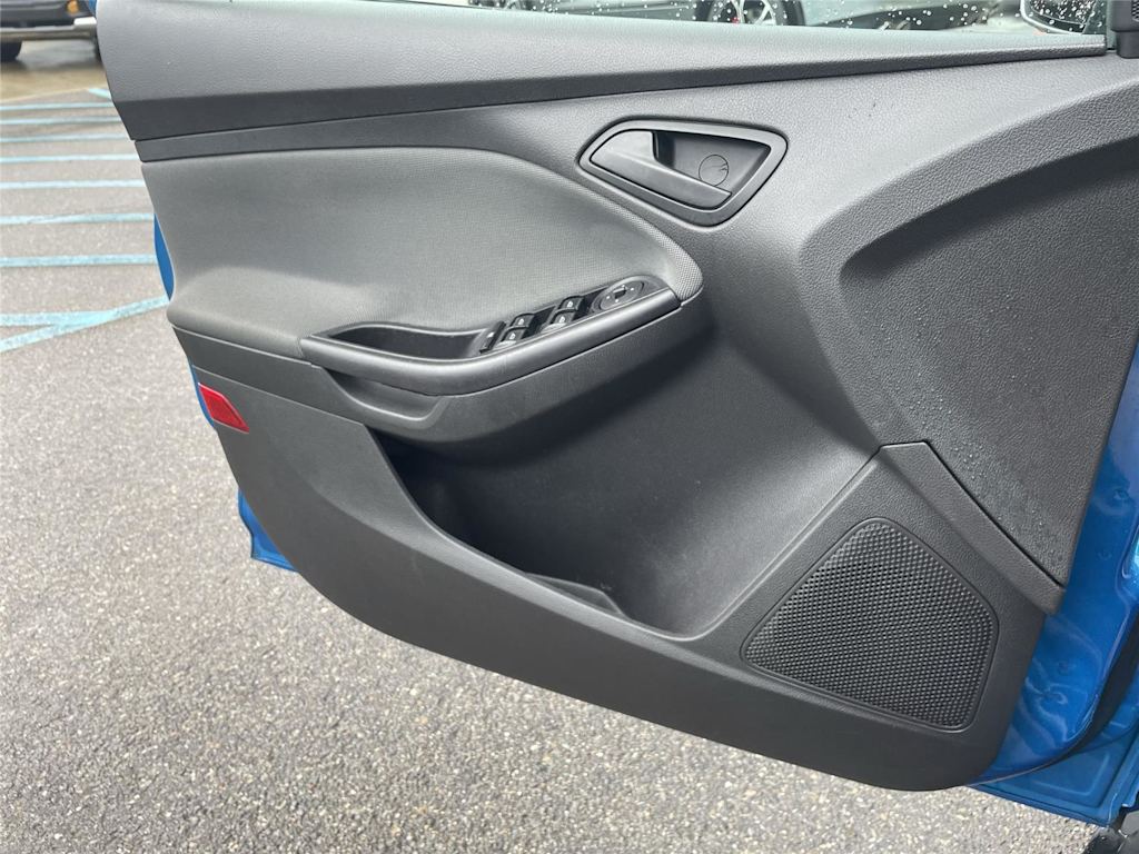 Thumbnail: 2012 Ford Focus - 24