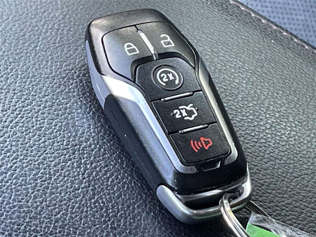Thumbnail: 2016 Ford Explorer - 15