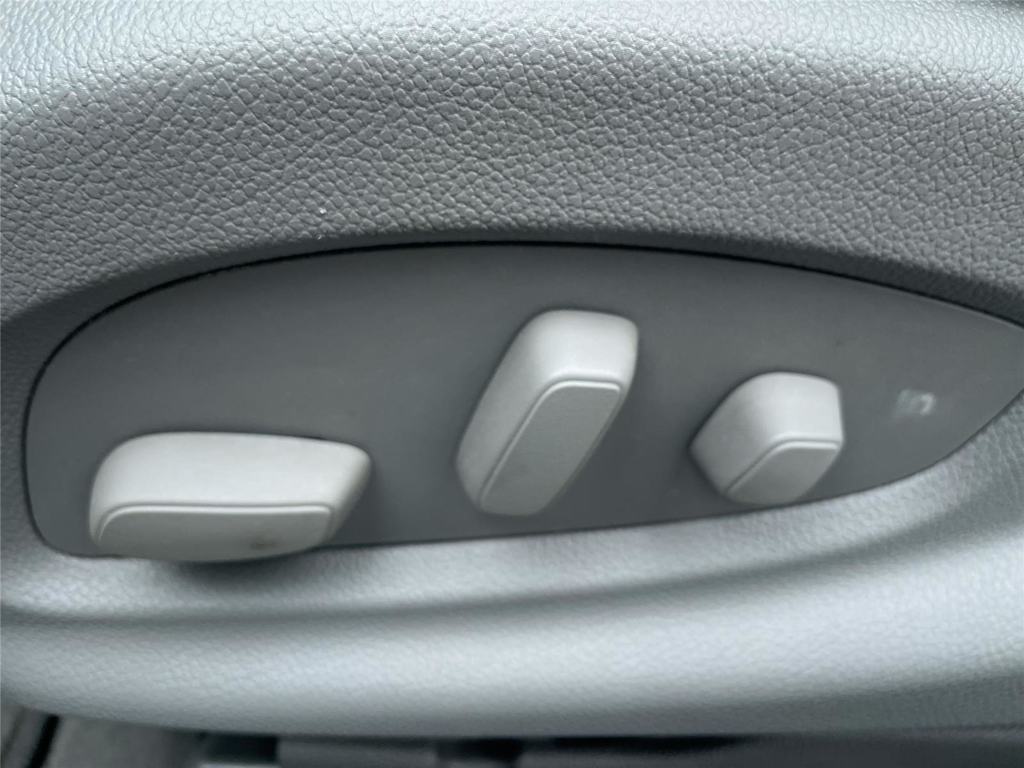 Thumbnail: 2014 Chevrolet Impala - 21