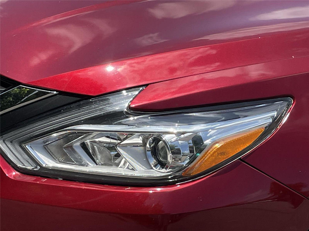 Thumbnail: 2017 Nissan Altima - 16