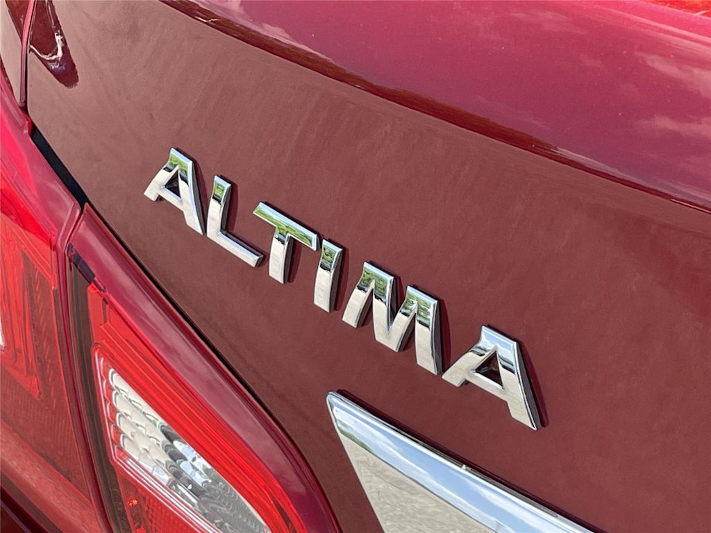 Thumbnail: 2017 Nissan Altima - 6