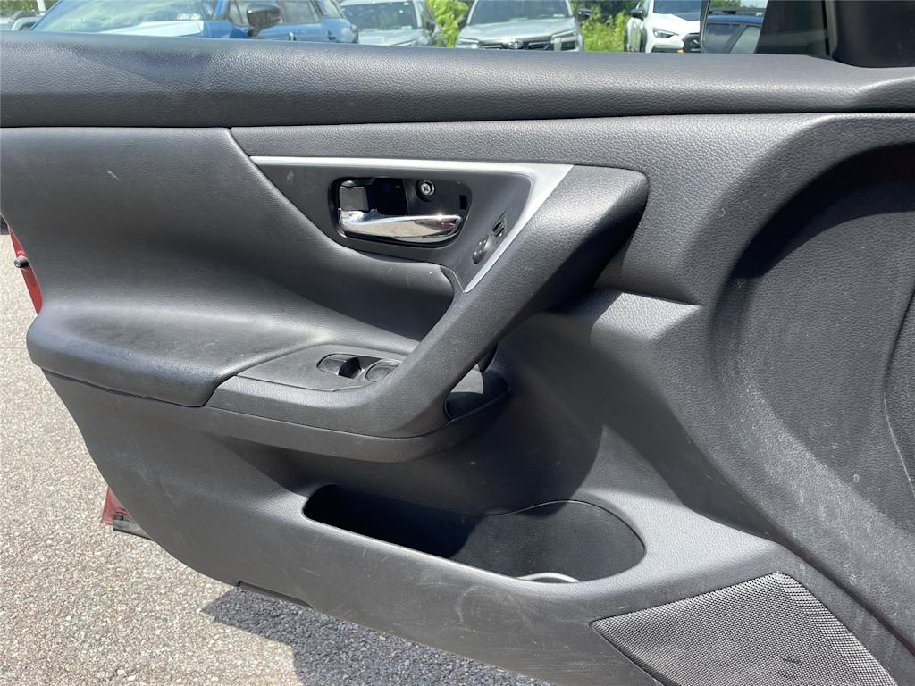Thumbnail: 2017 Nissan Altima - 19