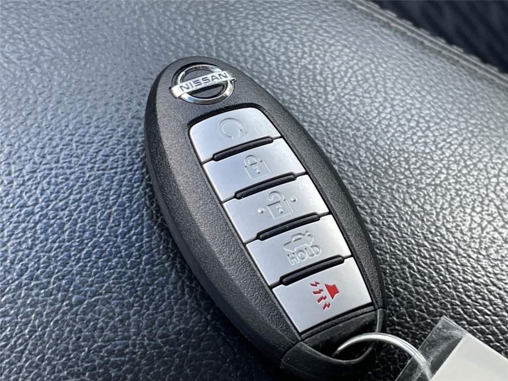 Thumbnail: 2017 Nissan Altima - 12
