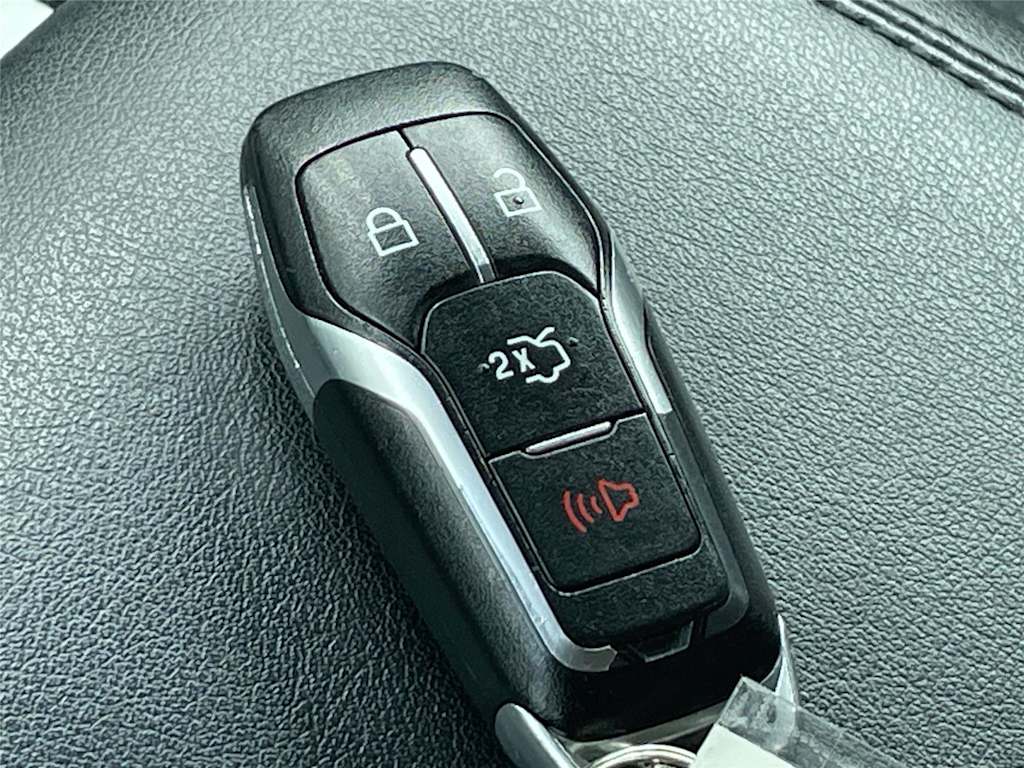 Thumbnail: 2016 Ford Edge - 11