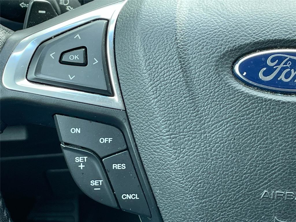 Thumbnail: 2016 Ford Edge - 21