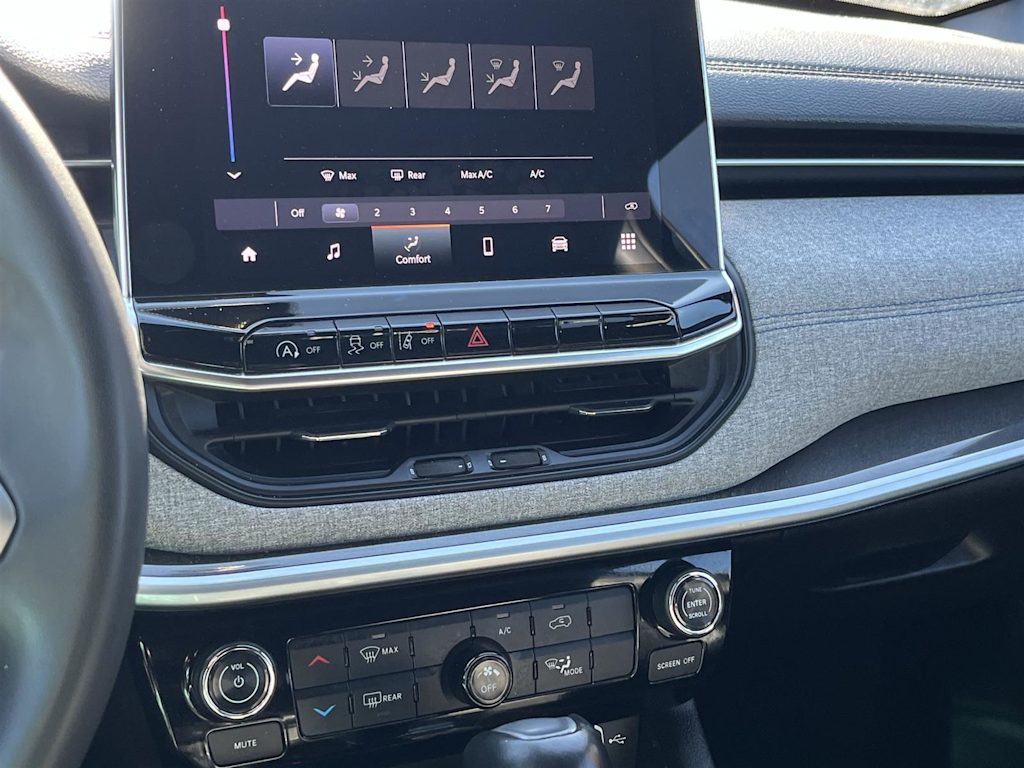 Thumbnail: 2024 Jeep Compass - 23