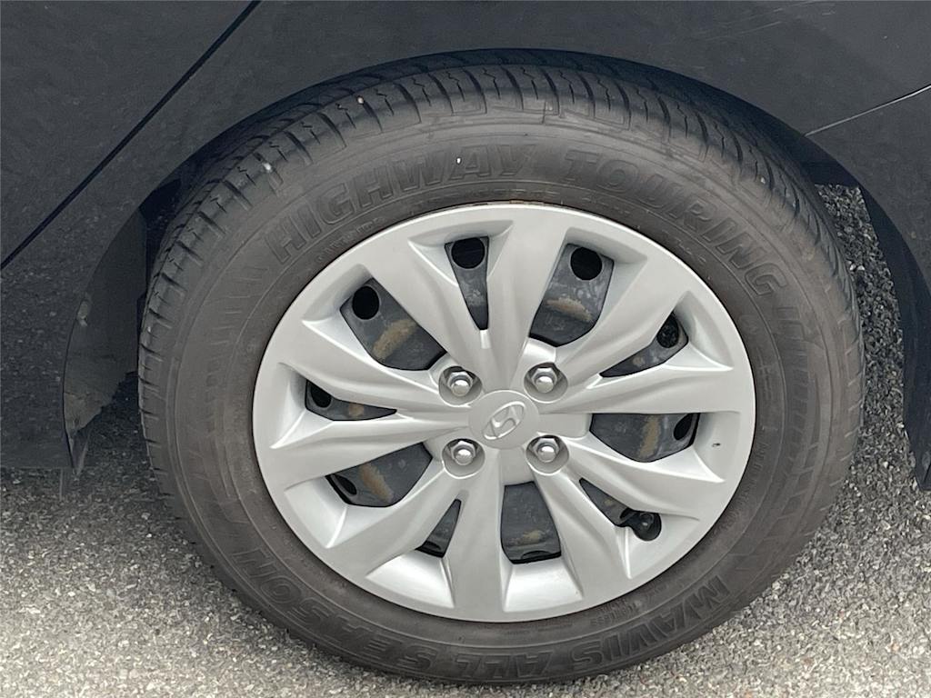 Thumbnail: 2022 Hyundai Accent - 7