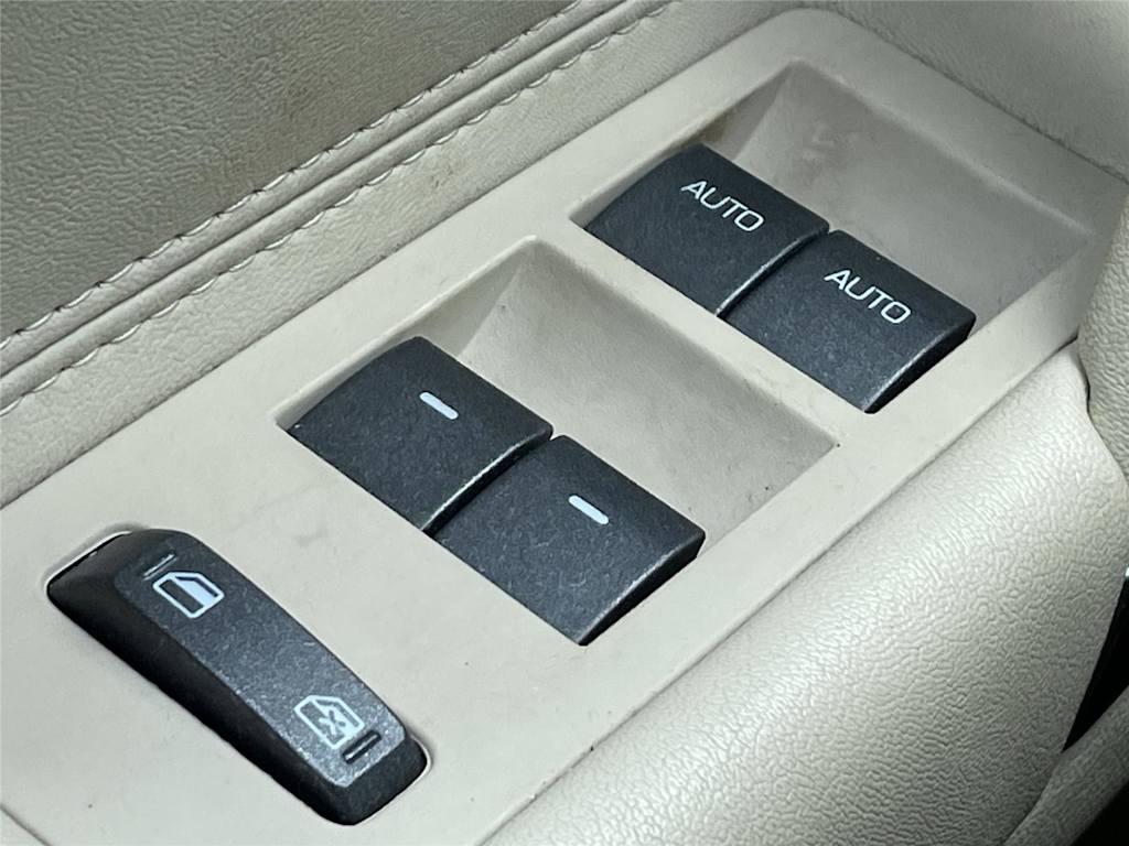 Thumbnail: 2012 Lincoln MKZ - 11