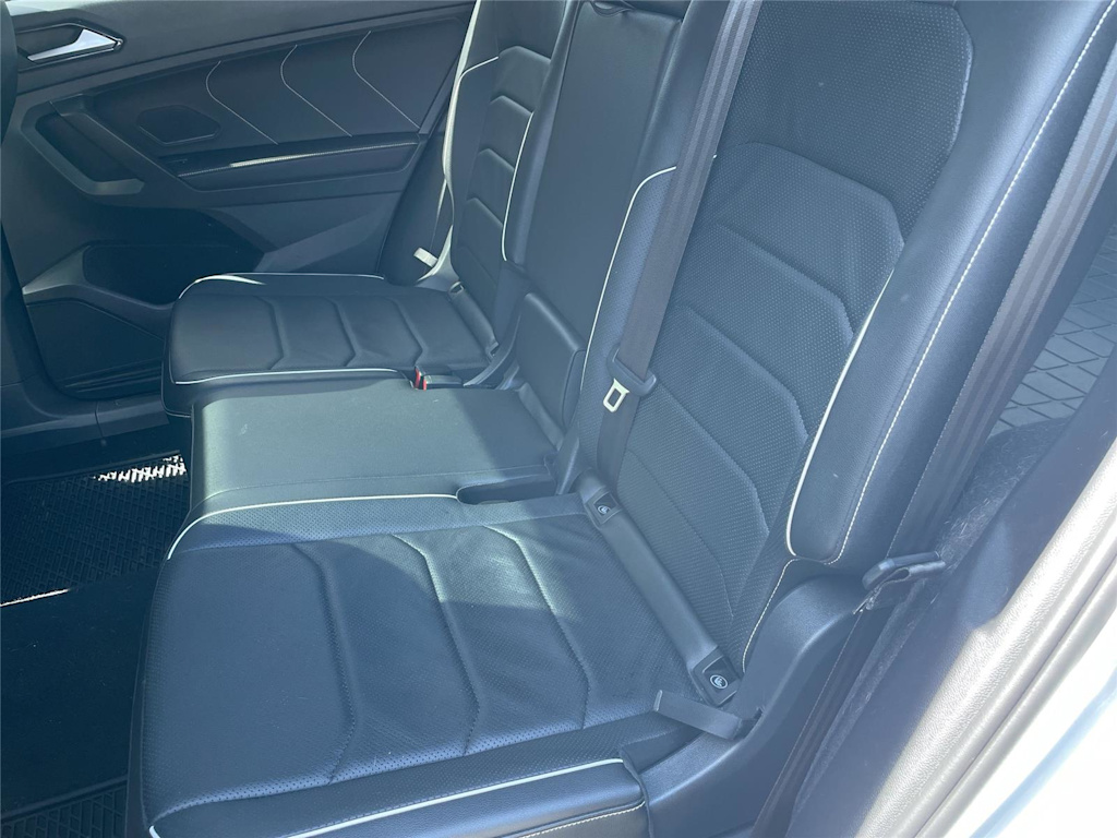 Thumbnail: 2022 Volkswagen Tiguan - 10