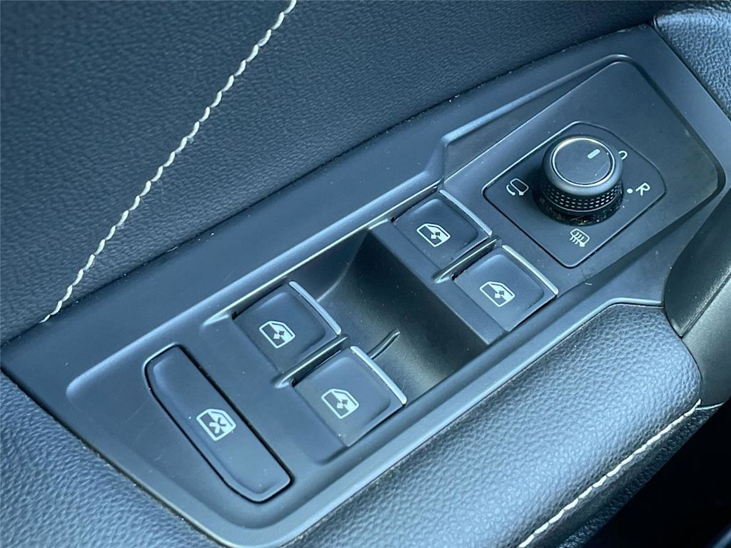 Thumbnail: 2022 Volkswagen Tiguan - 31