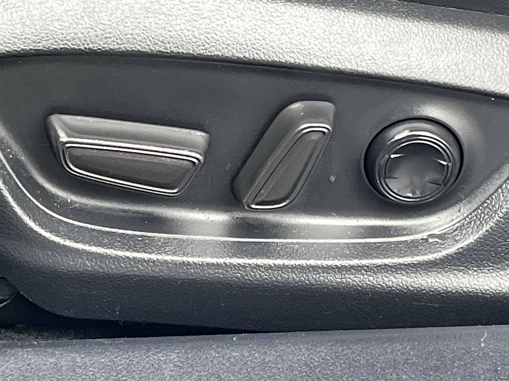 Thumbnail: 2023 Toyota Camry - 21