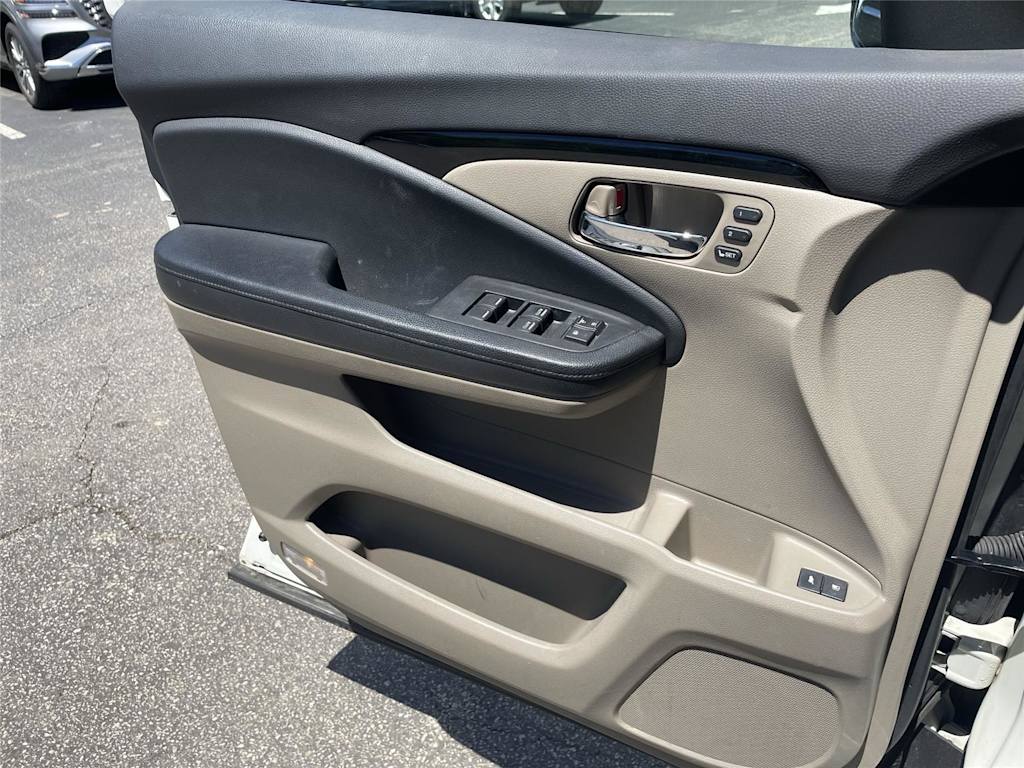 Thumbnail: 2016 Honda Pilot - 22