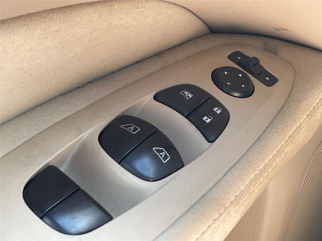 Thumbnail: 2015 Nissan Pathfinder - 18