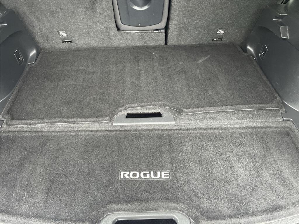 Thumbnail: 2019 Nissan Rogue - 16