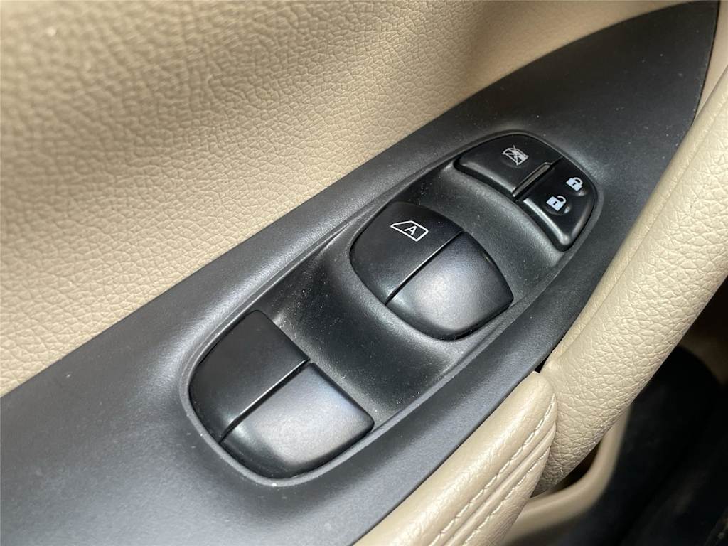 Thumbnail: 2016 Nissan Rogue - 22