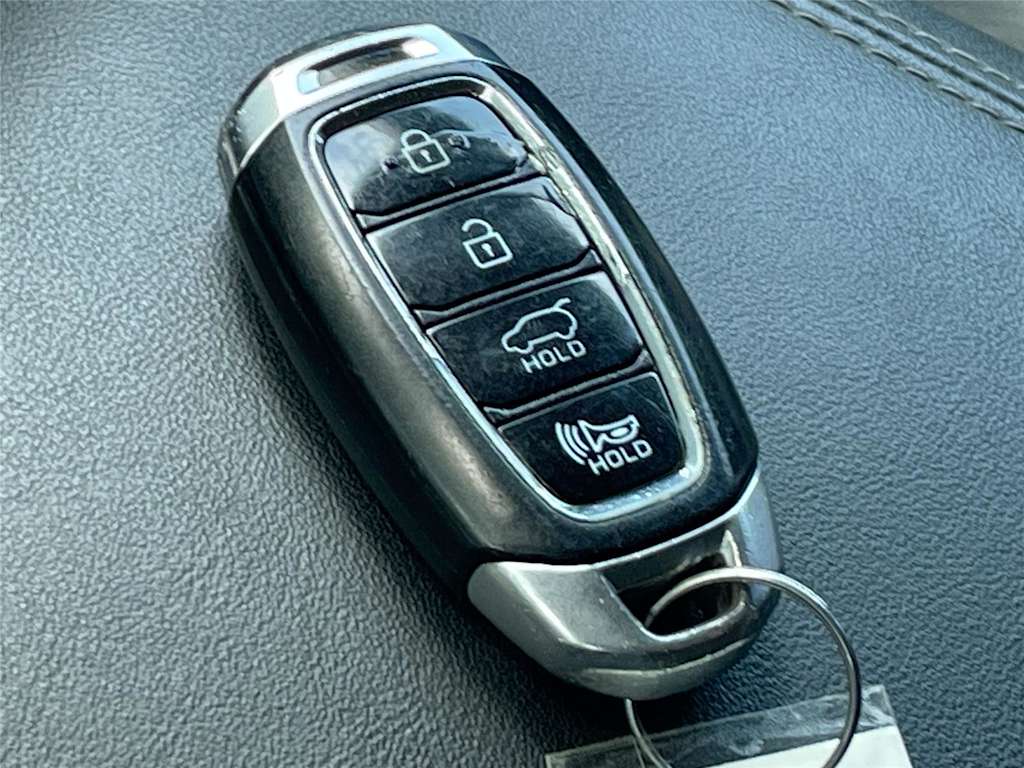 Thumbnail: 2020 Hyundai Santa Fe - 9