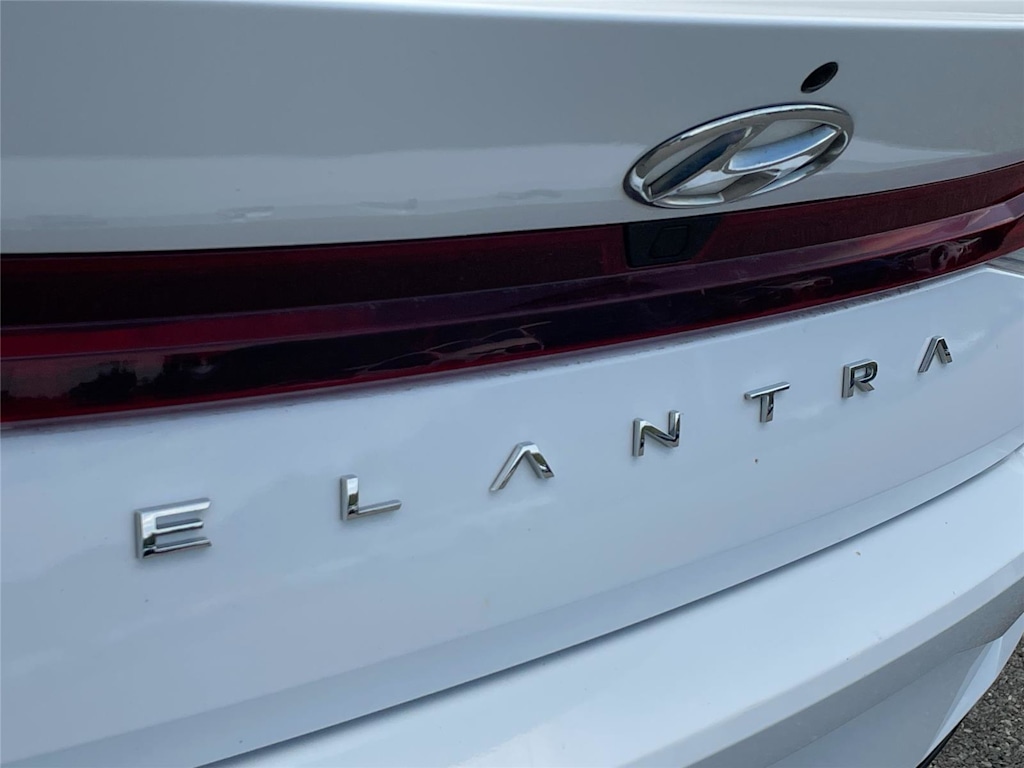 Thumbnail: 2022 Hyundai Elantra - 15