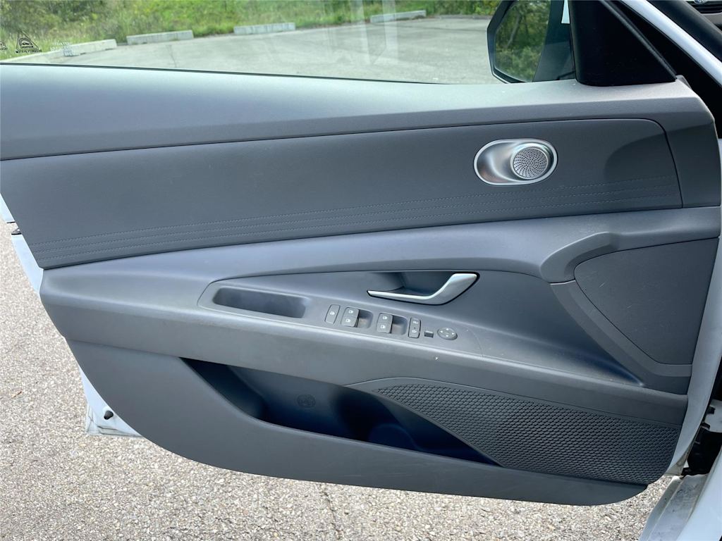 Thumbnail: 2022 Hyundai Elantra - 20