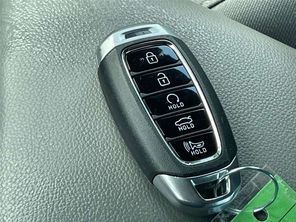 Thumbnail: 2022 Hyundai Elantra - 11