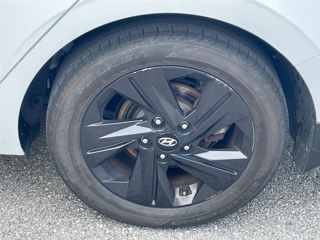 Thumbnail: 2022 Hyundai Elantra - 4