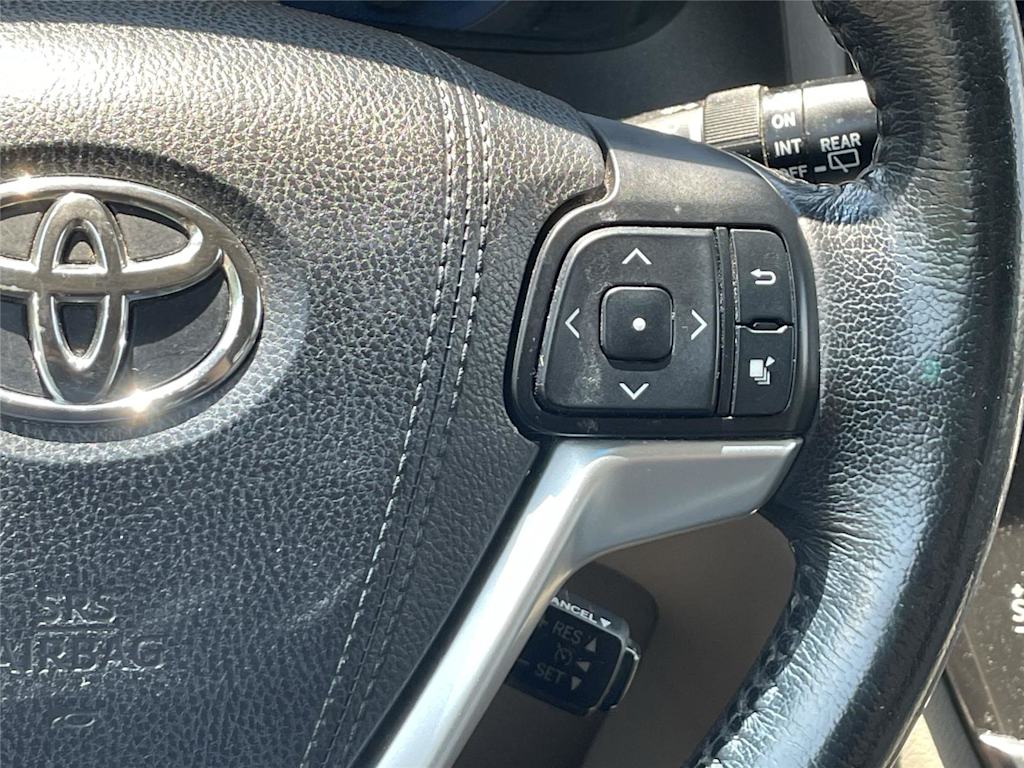 Thumbnail: 2015 Toyota Sienna - 22