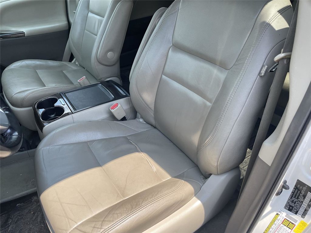 Thumbnail: 2015 Toyota Sienna - 6