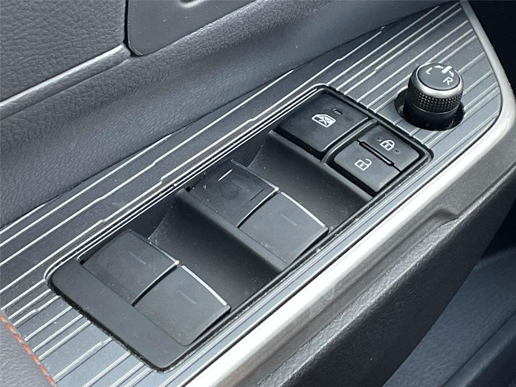 Thumbnail: 2021 Toyota Sienna - 20