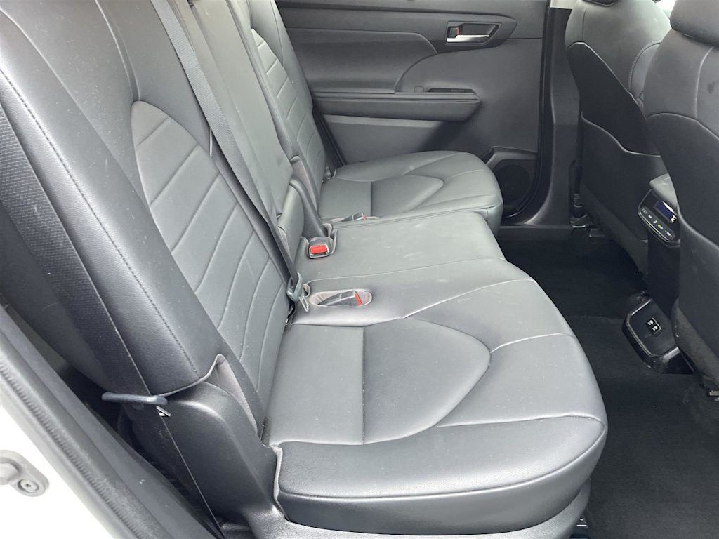 Thumbnail: 2020 Toyota Highlander - 25