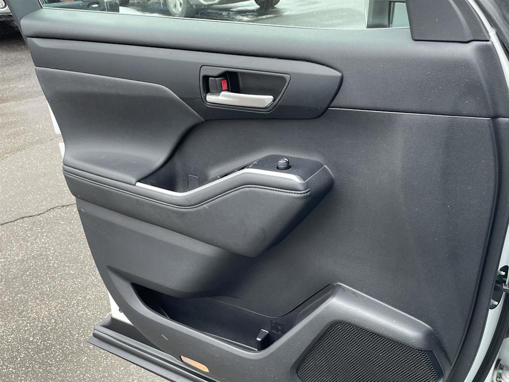 Thumbnail: 2020 Toyota Highlander - 30