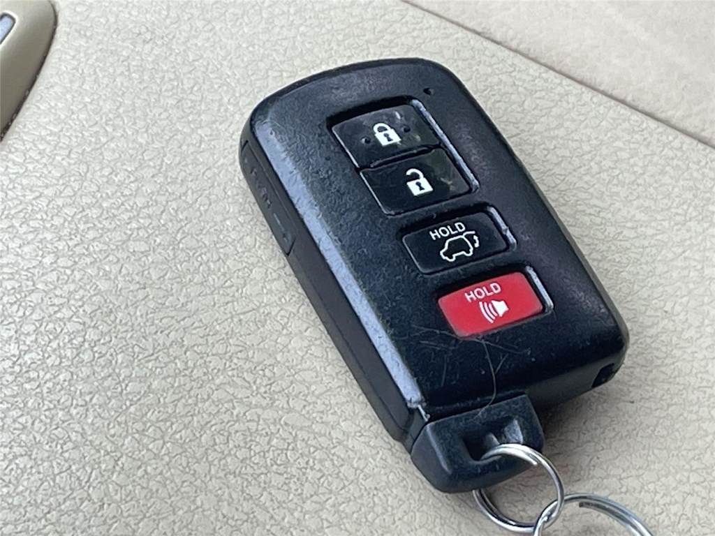 Thumbnail: 2018 Toyota Highlander - 9