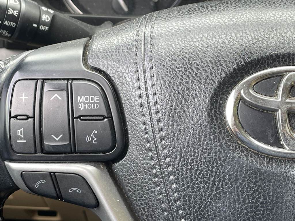 Thumbnail: 2018 Toyota Highlander - 21