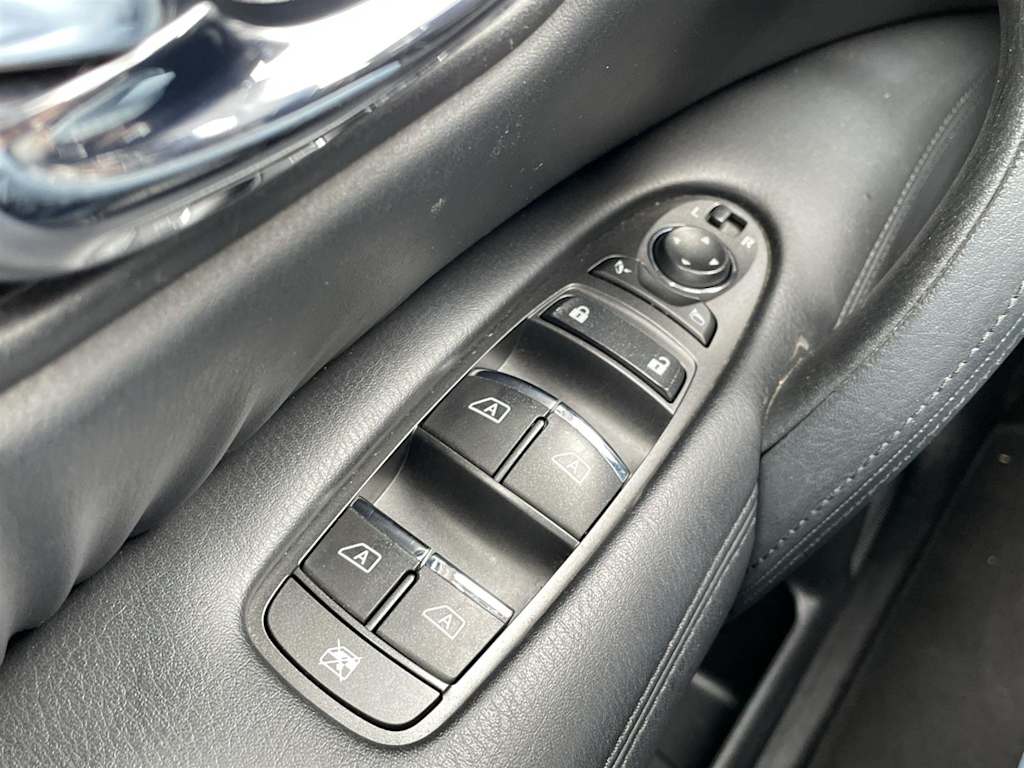 2023 Nissan Armada SL 32
