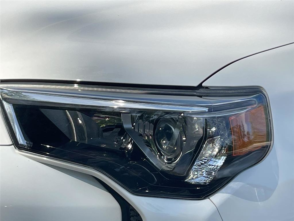Thumbnail: 2019 Toyota 4Runner - 21