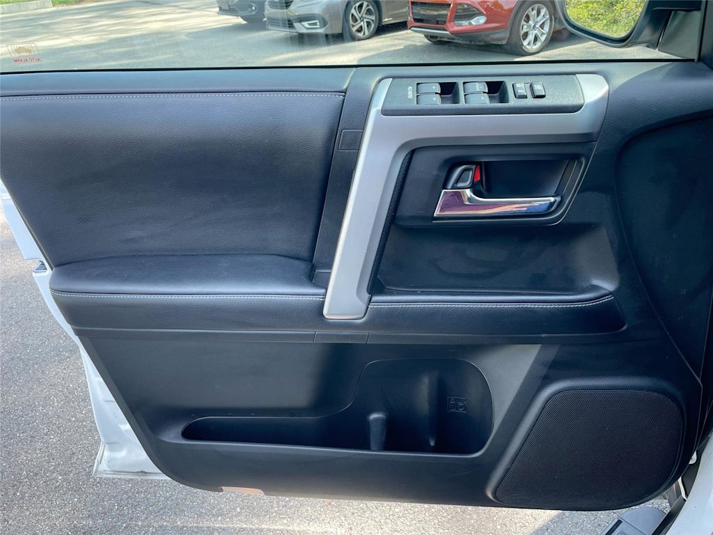 Thumbnail: 2019 Toyota 4Runner - 29