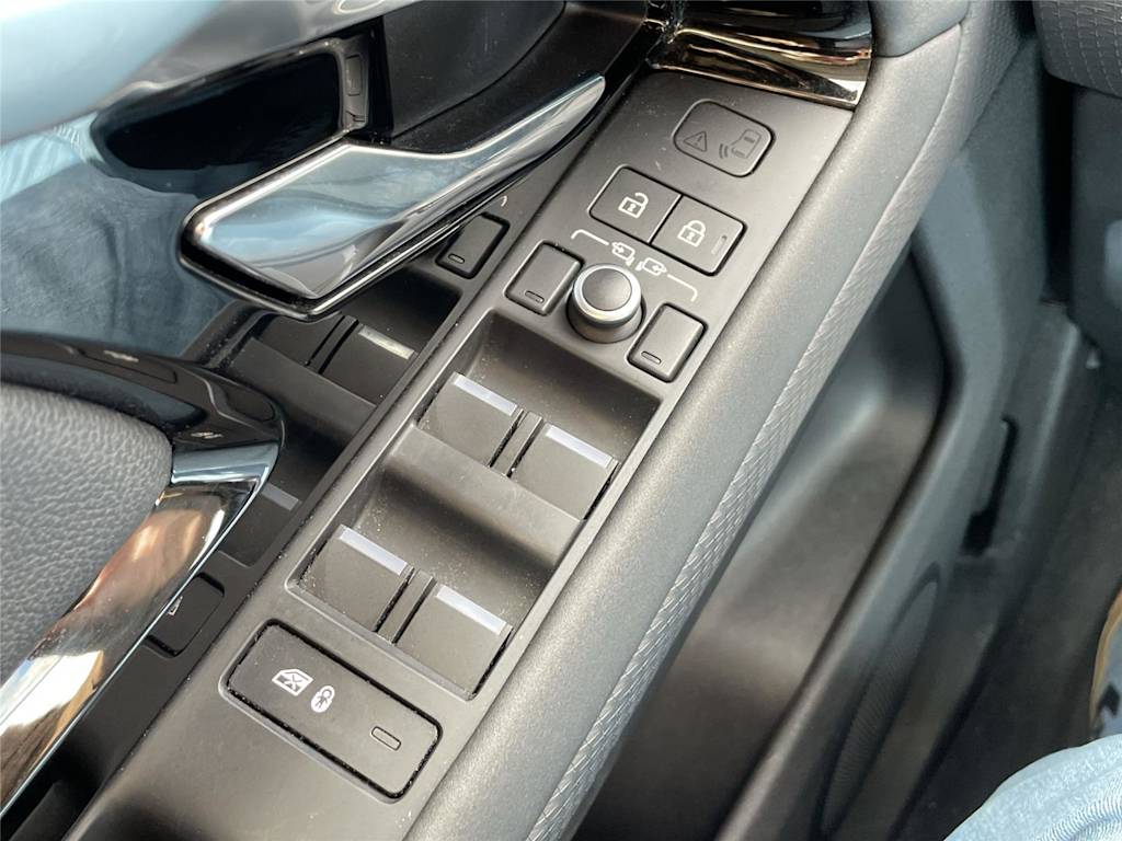 Thumbnail: 2021 Land Rover Range Rover Evoque - 28
