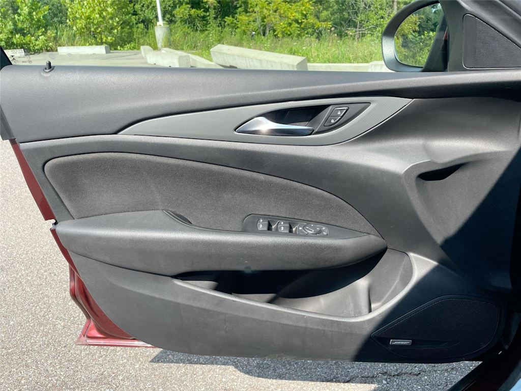 Thumbnail: 2018 Buick Regal - 28
