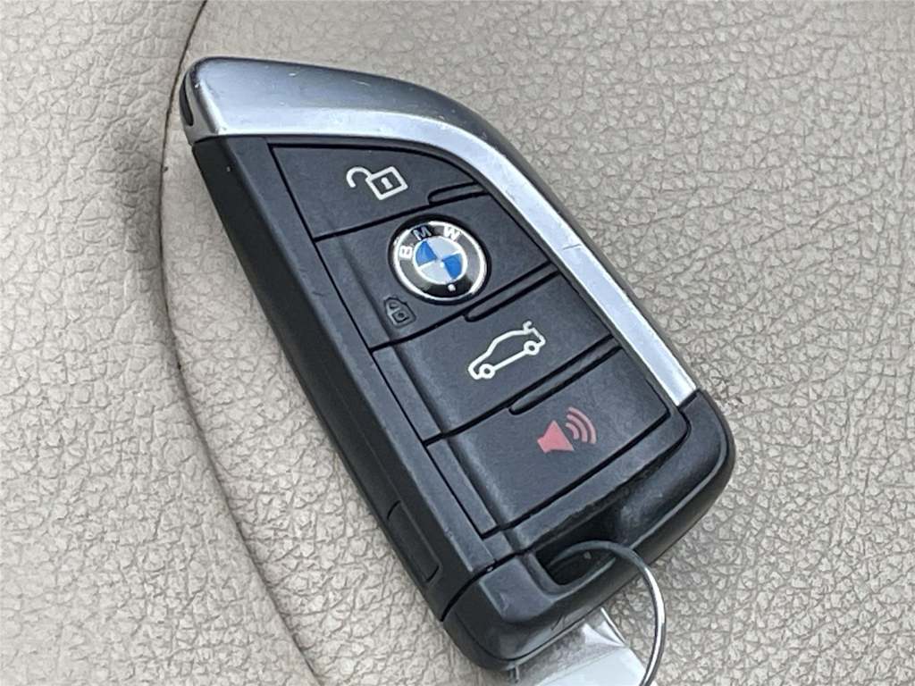Thumbnail: 2017 BMW X1 - 16